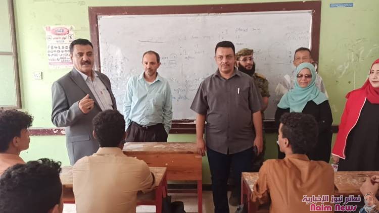 مدير عام خور مكسر " الزهري " يدشن العام الدراسي الجديد .     دشن مدير عام مديرية خور مكسر "عواس الزهري" صباح اليوم العام الدراسي الجديد (2021-2022م) لمدارس مديرية خور مكسر محافظة عدن.