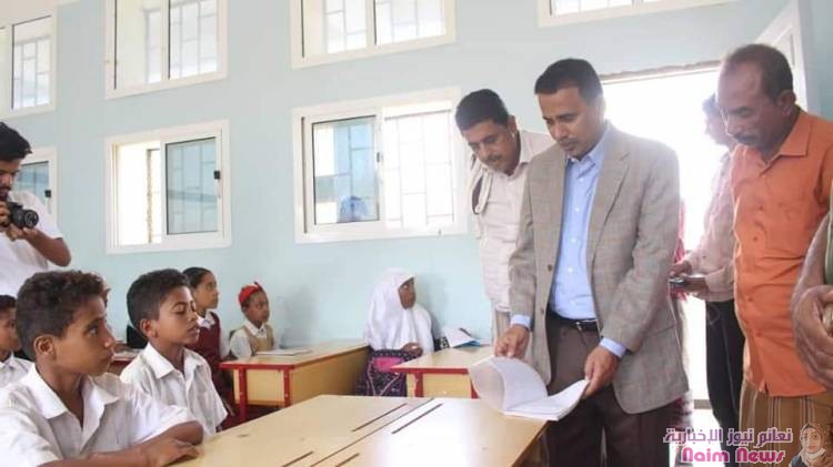 وكيل أول الوزارة  مدير تربية حضرموت يفتتح مختبراً علمياً ويتفقذ سير الدراسة بمدرستي وادي حمم واللصب للتعليم الأساسي بمديرية أرياف المكلا