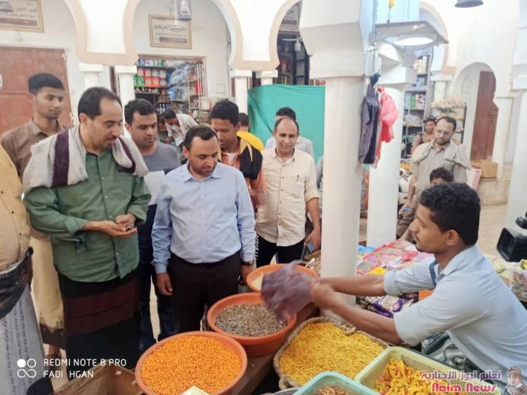 الوزير البكري يزور قصر سيئون التاريخي ويقوم بجولة في الأسواق الشعبية بمدينة سيئون