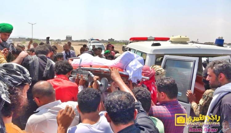 المئات يشيعون جثمان الشهيد الإعلامي خالد عسكر اليافعي 