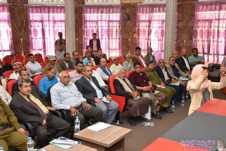 محافظ تعز يناقش مع أعضاء الغرفة التجارية تخفيض الاسعار وضبط المخالفين
