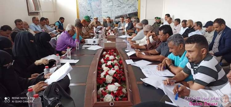 خلال ترأسه اجتماع للمكتب التنفيذي بالمديرية.. نائب محافظ عدن يكرم عدد من مدراء المكاتب التنفيذية والقيادات الأمنية والمجلس الإنتقالي واللجان المجتمعية بالمنصورة