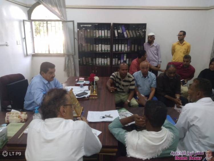 عدن/ تابت قاسم -يجتمع مدراء الدوائر ورؤساء الأقسام
