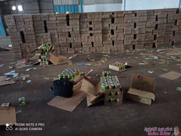 بناءا على بلاغ مكتب الصناعة والتجارة بعدن يحرز 7000 كرتون طماطم تعرض لسوء تخزين