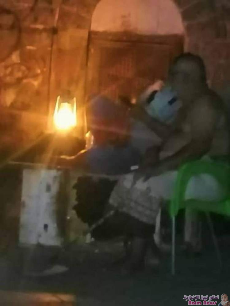 عدن.. تظاهرات شعبية غاضبة في عددًا من مديريات العاصمة عدن احتجاجًا على انقطاع الكهرباء.. 