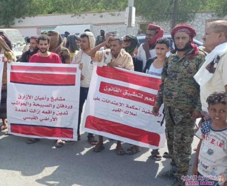 ناشد محسن مثنى القيسي الرئيس القائد عيدروس الزبيدي بالنظر لحل قضيتهم و اعادة ماتم هدمه  