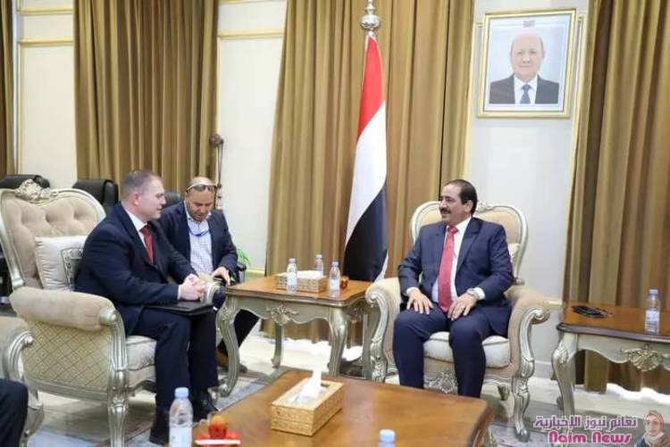 وزير الداخلية يبحث أوجه التعاون الأمني ومكافحة الإرهاب مع الملحقين القانوني والأمني بسفارة الولايات المتحدة لدى اليمن