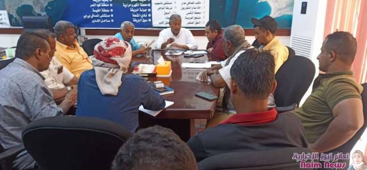 مدير عام صندوق النظافة بعدن يترأس اجتماع لمناقشة مستوى النظافة في المديرية