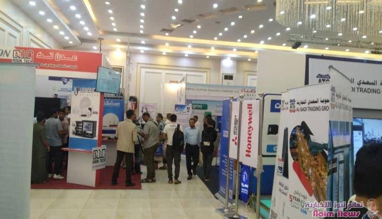 قوة أمنية توقف أعمال معرض للتقنيات بعدن