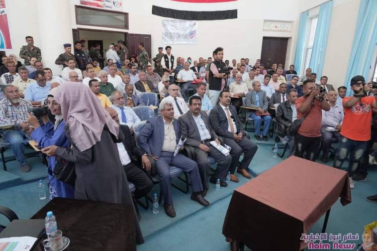 محافظ تعز يكرم 14 من موظفي مكتب المالية المبرزين للعام 2023 ويشدد على أهمية التأهيل والتدريب