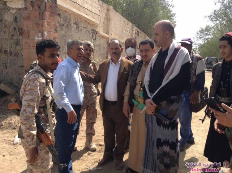 مديرا مديريتي التعزية وشرعب السلام يتفقدان جاهزية طريق جولة القصر - الكمب