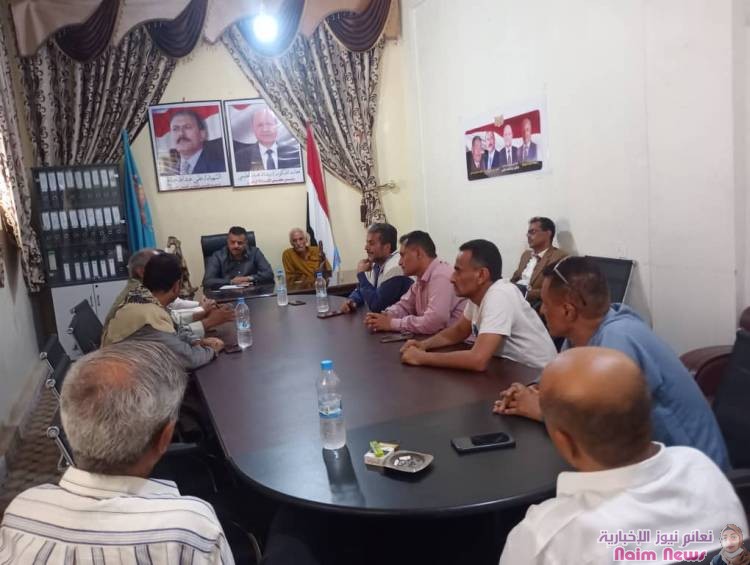 بمقرفرع المؤتمر بتعز: لقاء لقيادات فروع الأحزاب ناقش قضية فتح الطرقات المغلقة الى مدينة تعز  *البيان الصادر عن اللقاء أكد أهمية فتح جميع الطرقات المغلقة وإنهاء الحصار على المدينة