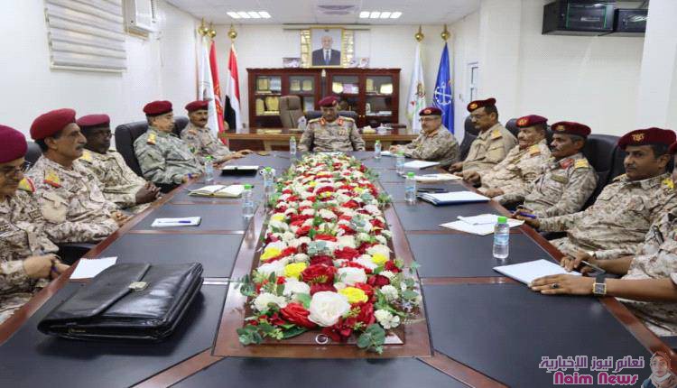 إجتماع عسكري رفيع يؤكد على الاستعداد لمواجهة أي مستجدات تفرضها المليشيات الحوثية