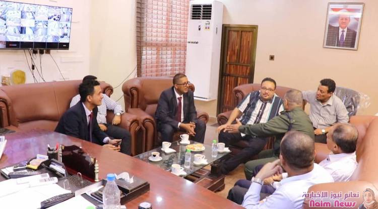 رئيس مؤسسة 14 أكتوبر يبحث سبل التعاون مع مطابع الكتاب المدرسي وإجراءات صرف البطاقة الذكية للموظفين*