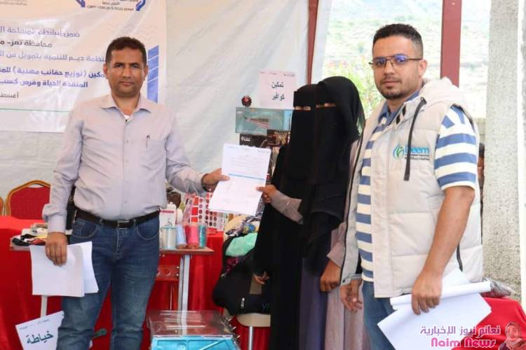 تسليم حقائب وادوات التمكين المهني لـ (107) امرأة بمديرية مقبنة. 