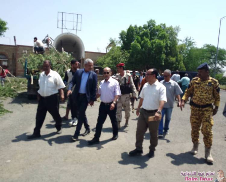 تدشين أعمال إزالة الأنقاض ورفع المخلفات من نادي الصقر بتعز 