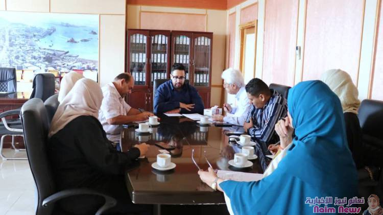 السقاف يناقش خطة التدريب والتأهيل للعام 2025 وبرنامج تمكين الشباب بمنحة المحافظ