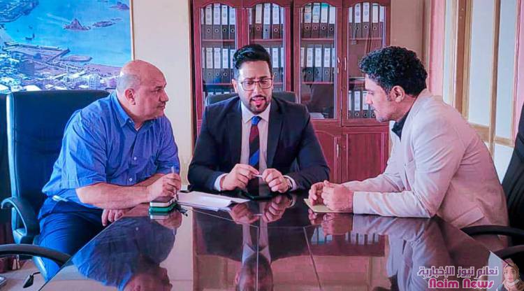 وكيل محافظة عدن السقاف يناقش آلية نقل الطلبة الجامعيين بتكلفة مخفضة