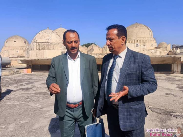 مدير عام الأوقاف والإرشاد ومدير عام الهيئة العامة للآثار يتفقدا جامع المظفر الأثري في تعز