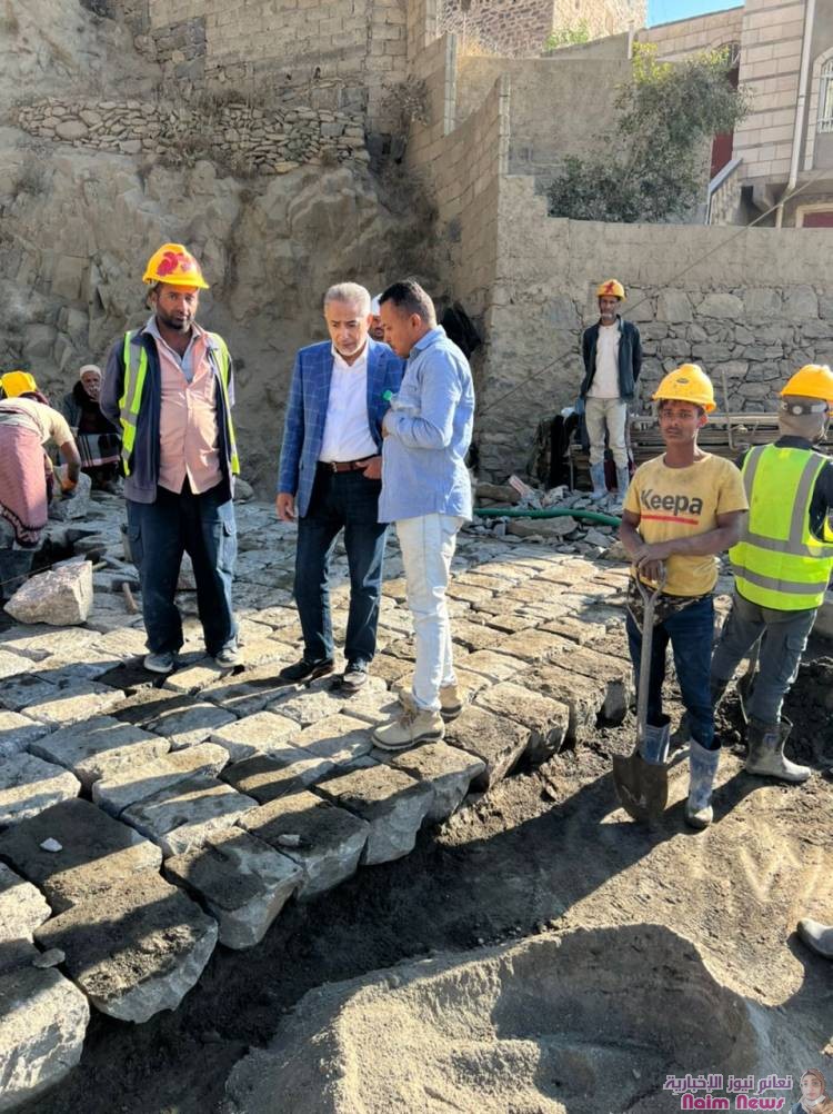 رئيس مجلس إدارة إقليم اليمن يتفقد أعمال صيانة طريق الأعروق – حيفان
