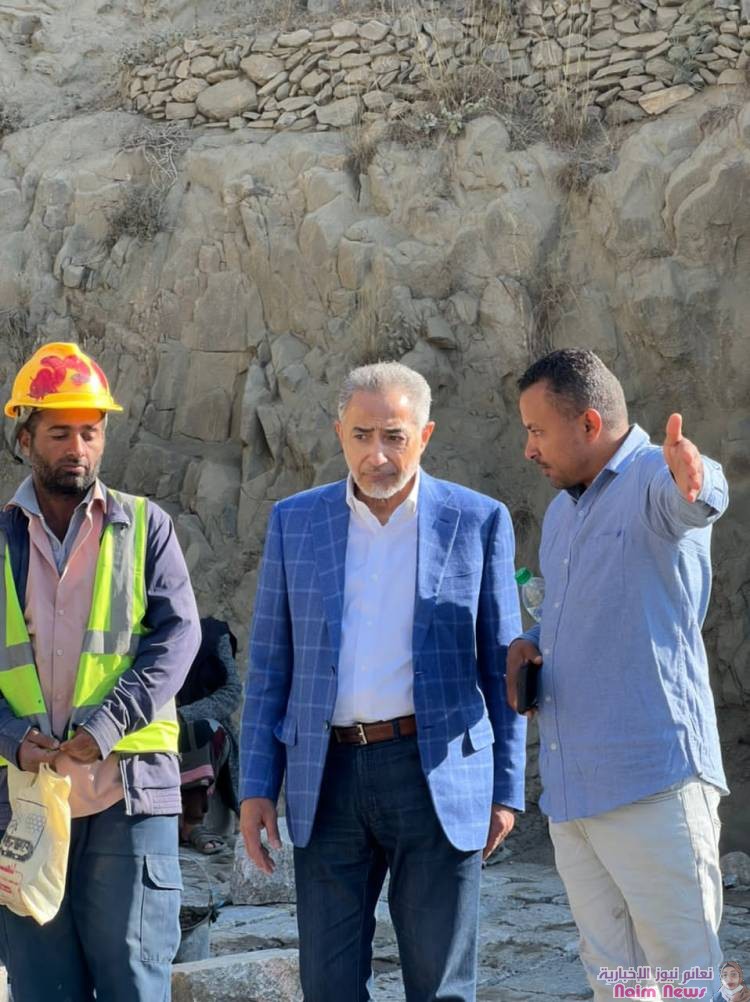 رئيس مجلس إدارة إقليم اليمن يتفقد أعمال صيانة طريق الأعروق – حيفان