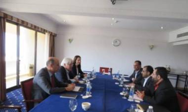 يلتقي جريفيت بالانقلابيين في مسقط