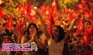 تونس تغرق في الأزمة .. والتوترات الاجتماعية تطفو إلى السطح