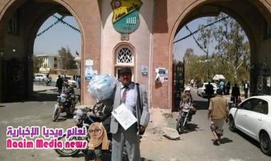 حالة اكادميين من مدرسين الى باعة امام الجامعة بصنعاء 
