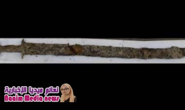 طفلة في الثامنة تعثر على سيف عمره 1500 عام