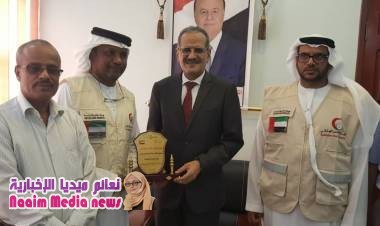 بتمويل إماراتي.. تدشين مشروع الزي المدرسي والحقيبة والسلة.. ووعد إماراتي بتقديم 50 لابتوب للمعلمين