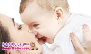 قصة أم مع مرض رضيعها تكشف خطورة تقبيل الكبار للرضع
