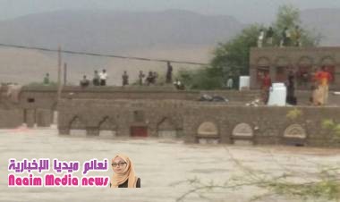 شاهد بالصورة ..50 أسرة عالقة على منازلها في المهرة؟