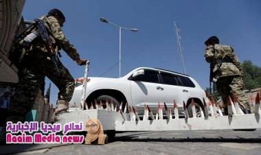 الحوثي يبتز موظفي الدولة بـ"نصف راتب" ويشترط "الولاء"