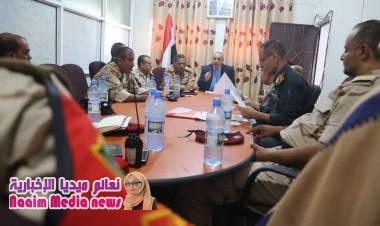 اللجنة الأمنية تشدد على دعم الجيش والأمن وتتخذ جملة من القرارات لتعزيز الوضع الأمني بالمحافظة 