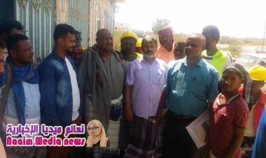 مدير عام خنفر يدشن مشروع تشجير الشارع الرئيسي بجعار 