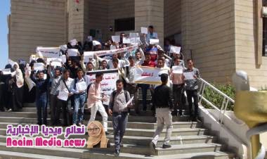 استمرار الوقفات الاحتجاجية للأسبوع الثاني على التوالي في كلية الطب بجامعة تعز واللجنة الممثلة تؤكد وضوح الأهداف