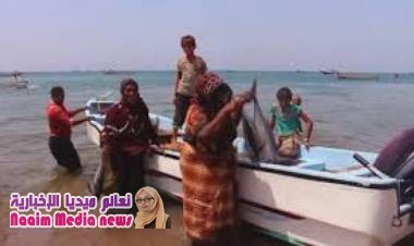 يمنية تدخل عمق البحر يومياً منذ 40 عاما لتعول أبناءها