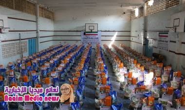 تواصلاً لاعمالها الانسانية المستمرة الحكمة اليمانية تدشن توزيع اغاثة لنازحي الحديدة بتعز 