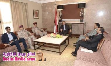 الفريق محسن يناقش مع رئيس الأركان مستجدات الوضع العسكري وسير المعارك