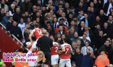 إلقاء القبض على مشجع ألقى بقشرة موز في ملعب الإمارات اثناء مباراة توتنهام وأرسنال