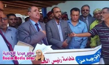  وزير الثروة السمكية ووكيل أول محافظة تعز يدشنان توزيع قوارب للصيادين بمديرية ذوباب