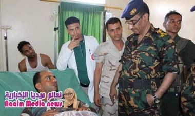 مدير عام شرطة تعز يطمئن على صحة الجندي زعيم على ناجي