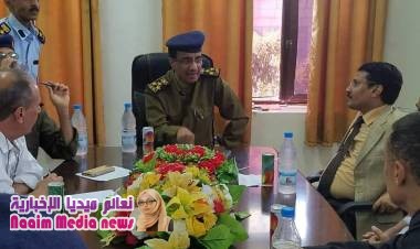 مدير عام شرطة محافظة تعز يطلع على سير العمل في مصلحة الهجرة والجوازات الجنسية بالمحافظة