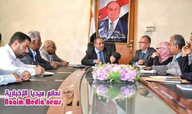السلطة المحلية في تعز تشكل لجنة لضبط المتهربين من الدوام 