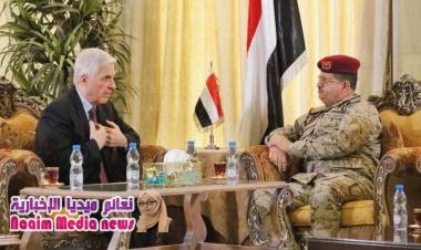 وزير الدفاع يلتقي السفير الروسي لدى اليمن