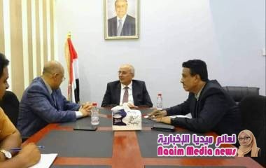 محافظ تعز يناقش مع وزير الإدارة المحلية الاحتياجات الانسانية والتنموية للمحافظة  