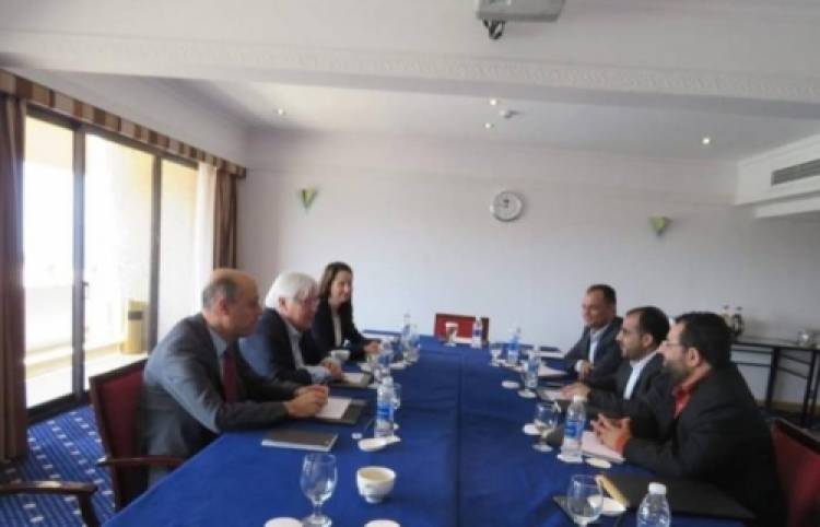 يلتقي جريفيت بالانقلابيين في مسقط