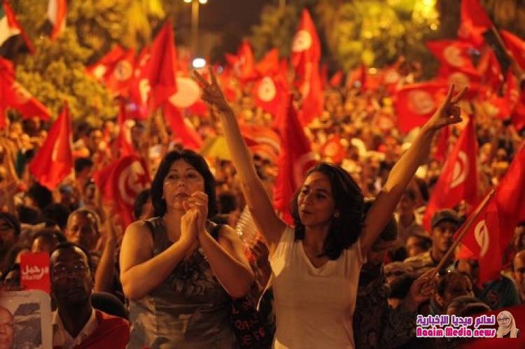 تونس تغرق في الأزمة .. والتوترات الاجتماعية تطفو إلى السطح