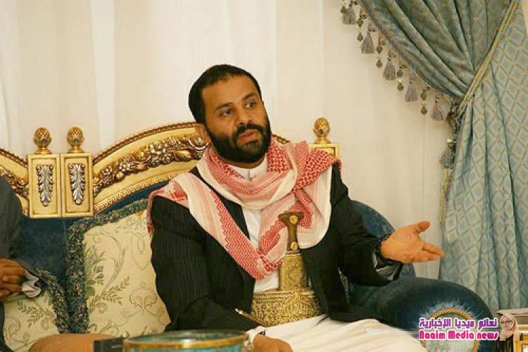 حميد الأحمر يشتري الجنوبيين بأمواله