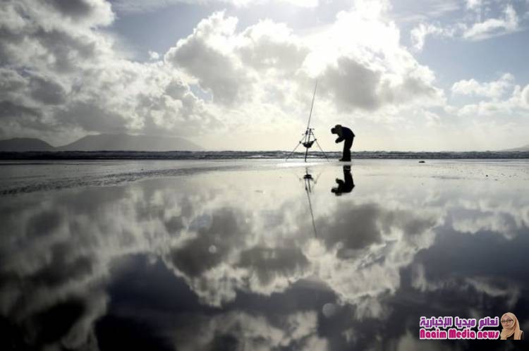 بالصور: رقص مع شروق الشمس ورجل يعيش مع التماسيح وبطولة العالم لشد الحبل